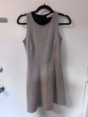LOFT Black and White Chevron Striped Sleeveless Fit & Flare Knit Dress - Size 0